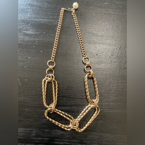 Vintage, dainty chain necklace with pearlescent detail